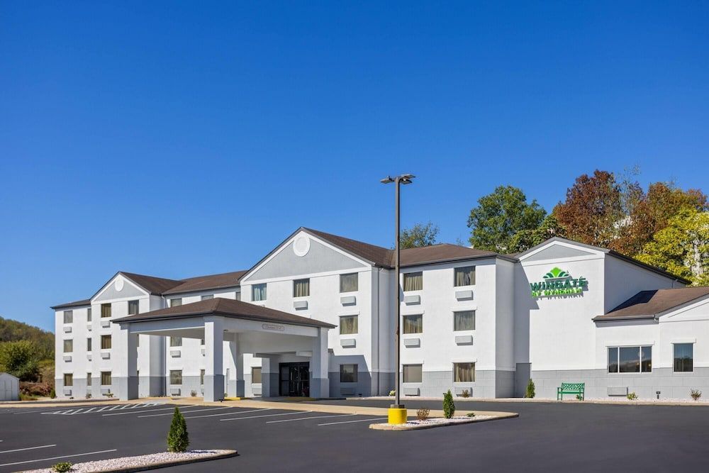 Wingate by Wyndham Pittsburgh New Stanton 1