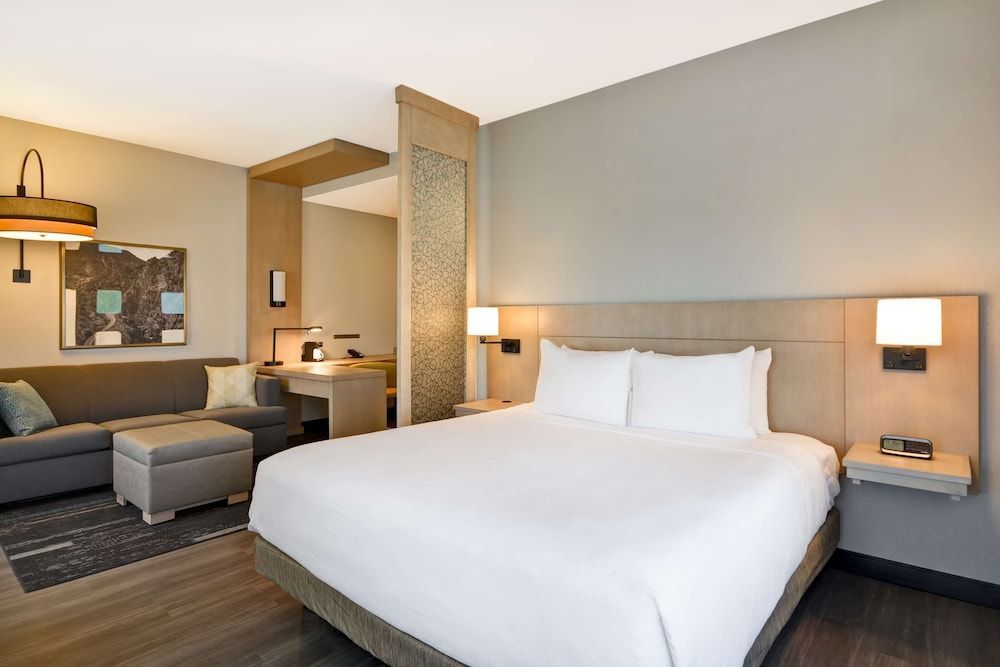 Hyatt Place Fresno 1