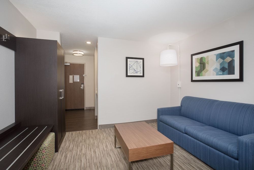 Holiday Inn Express & Suites LONGMONT - BOULDER AREA by IHG 2