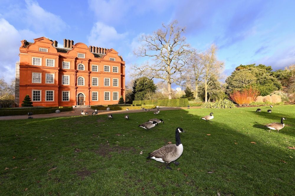 Grand Apartments Kew Gardens 1