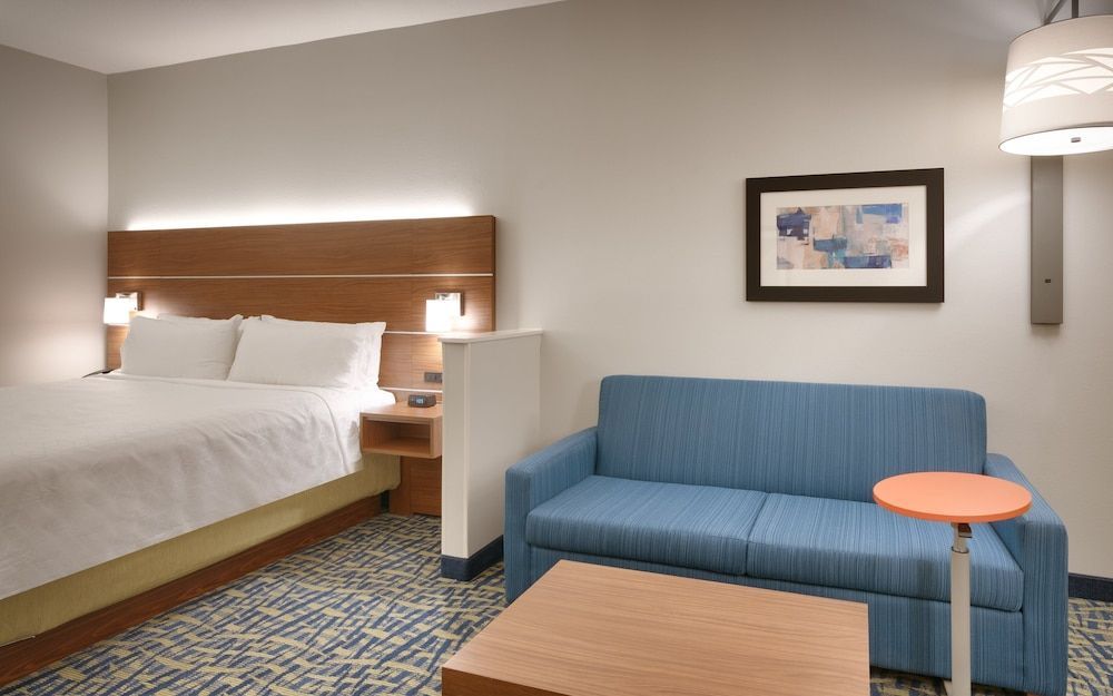 Holiday Inn Express & Suites GAINESVILLE I-75 by IHG 1