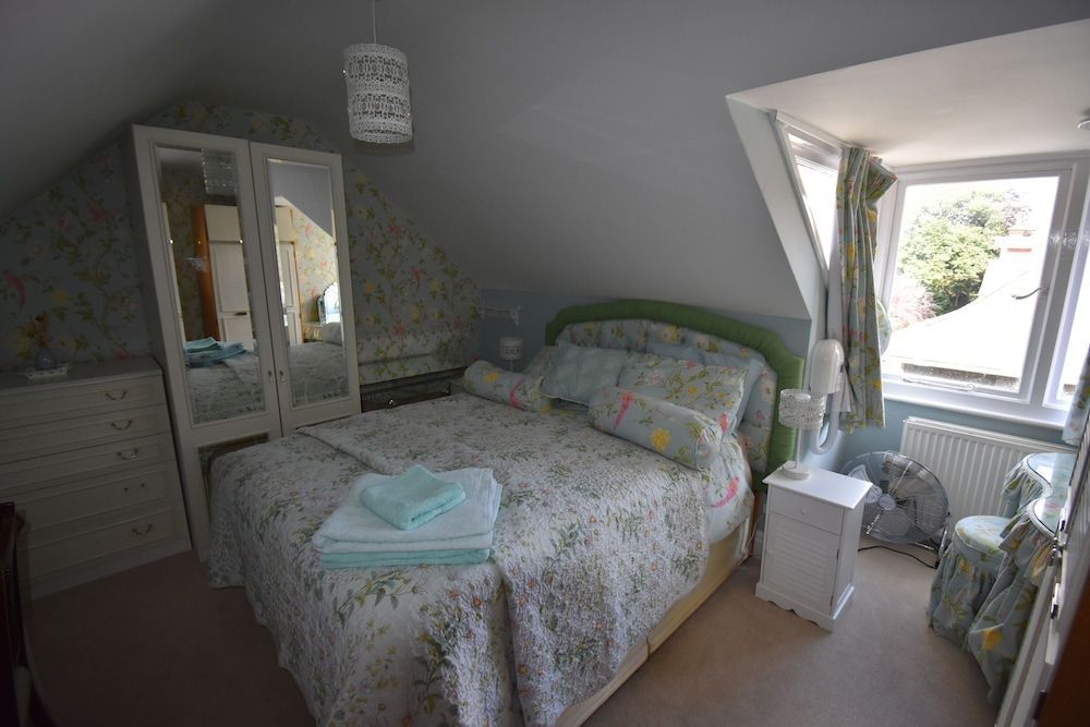 Immaculate 4-bed Apartment in Bournemouth & spa 2