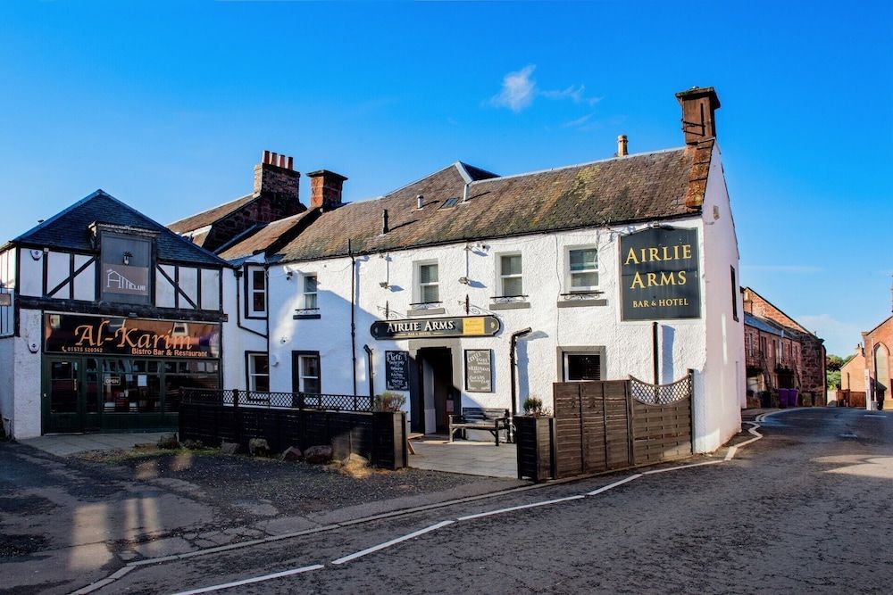 Airlie Arms Hotel 1