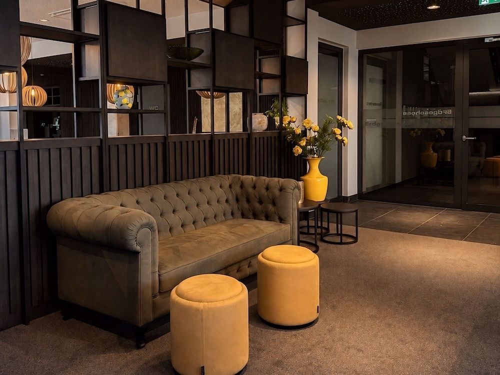 in2 The Hotel 2
