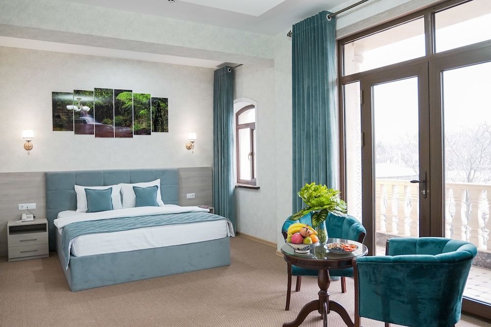 Level Hotel 1