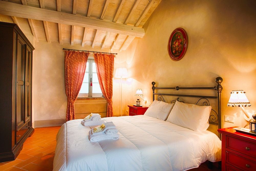 Farmhouse in Castiglion Fibocchi 2