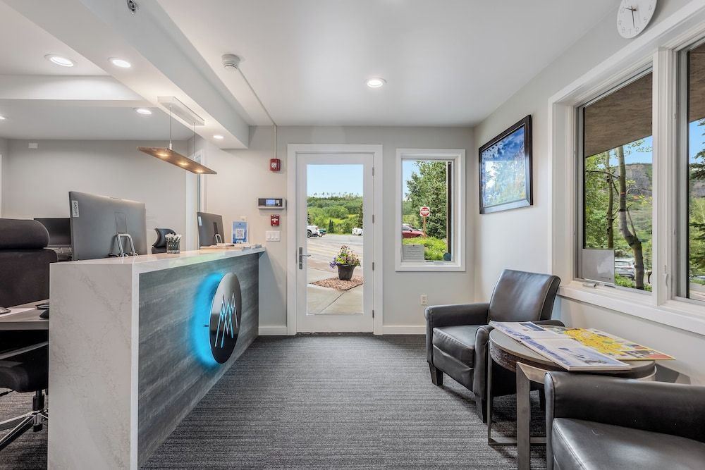 Laurelwood Condominiums 103 2