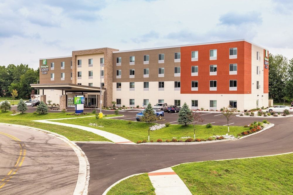 Holiday Inn Express & Suites ELKHART NORTH by IHG 1