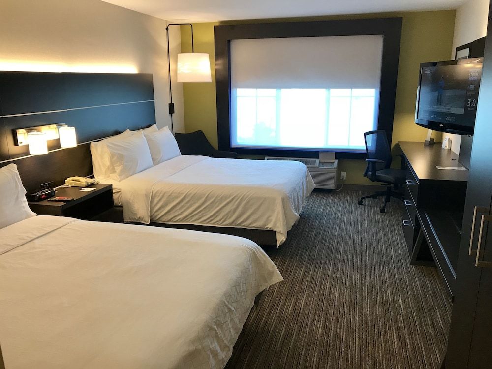 Holiday Inn Express & Suites TRACY by IHG 2
