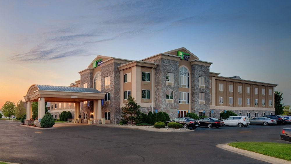 Holiday Inn Express & Suites SAGINAW by IHG 1