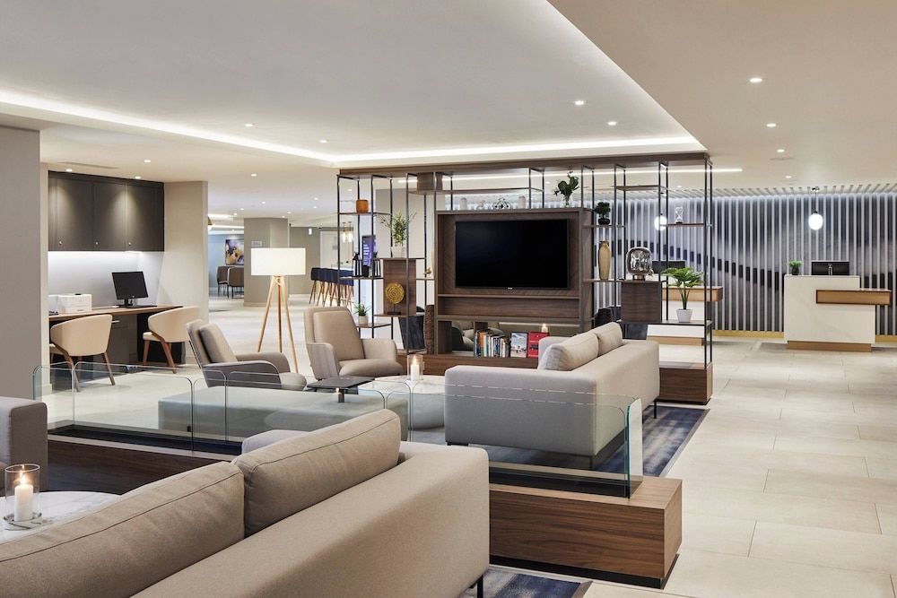 Courtyard by Marriott London Heathrow Airport 2