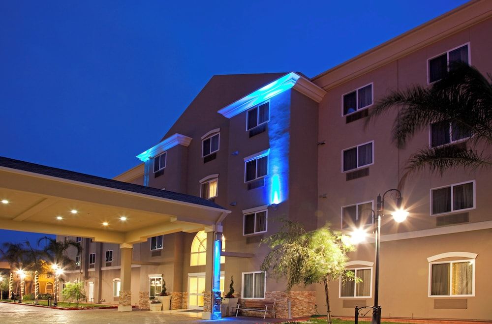 Holiday Inn Express & Suites LOS ANGELES AIRPORT HAWTHORNE by IHG 1