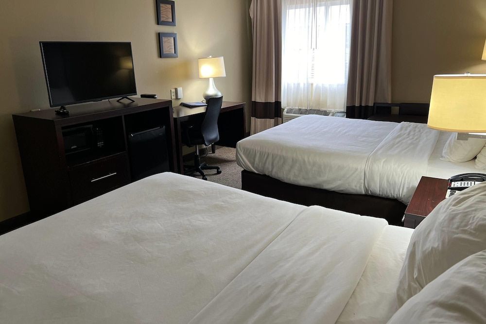 Days Inn & Suites by Wyndham Manheim Lebanon 1