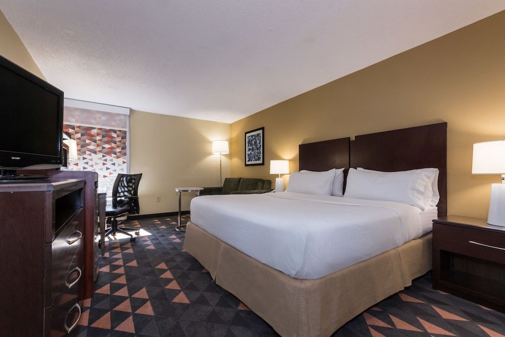 Holiday Inn LUMBERTON NORTH - I-95 by IHG 2