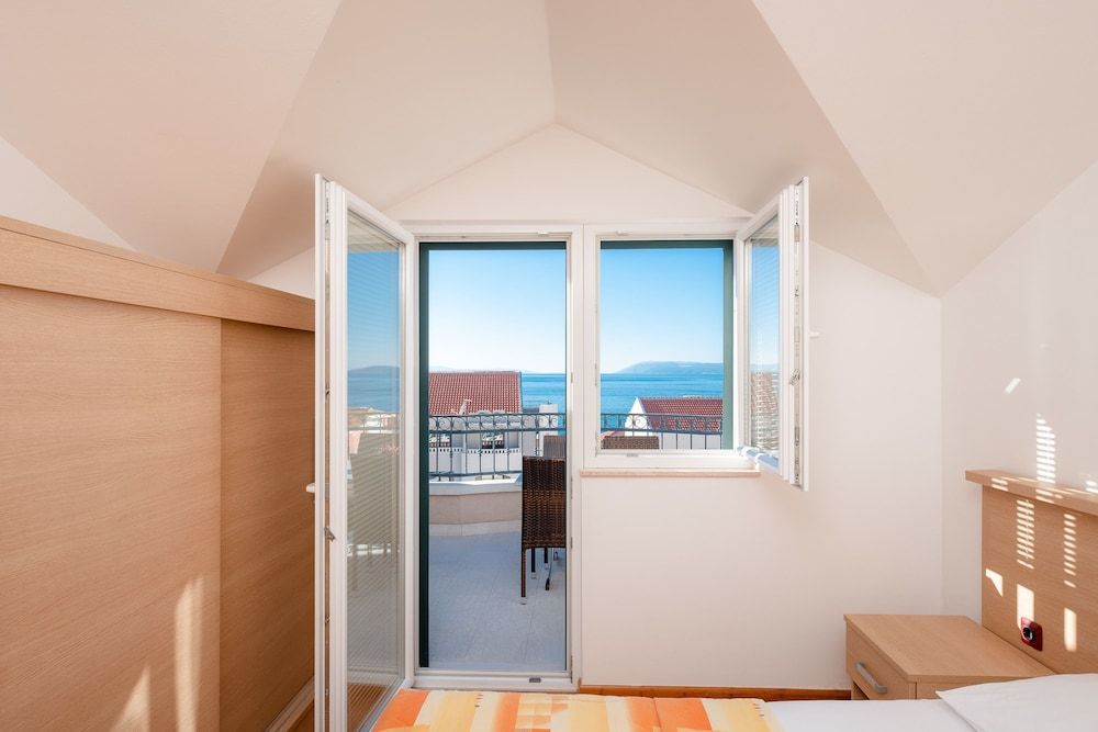 Villa Tucepi Beach 2