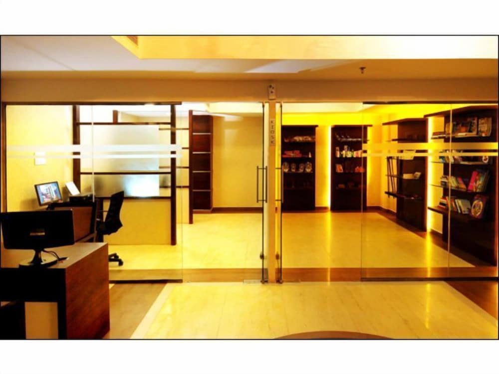 Hotel Excalibur 2