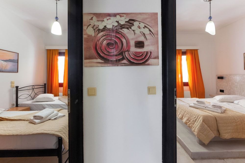 Birds Villa Apartments with Heated Pool - Including Car and Breakfast 2