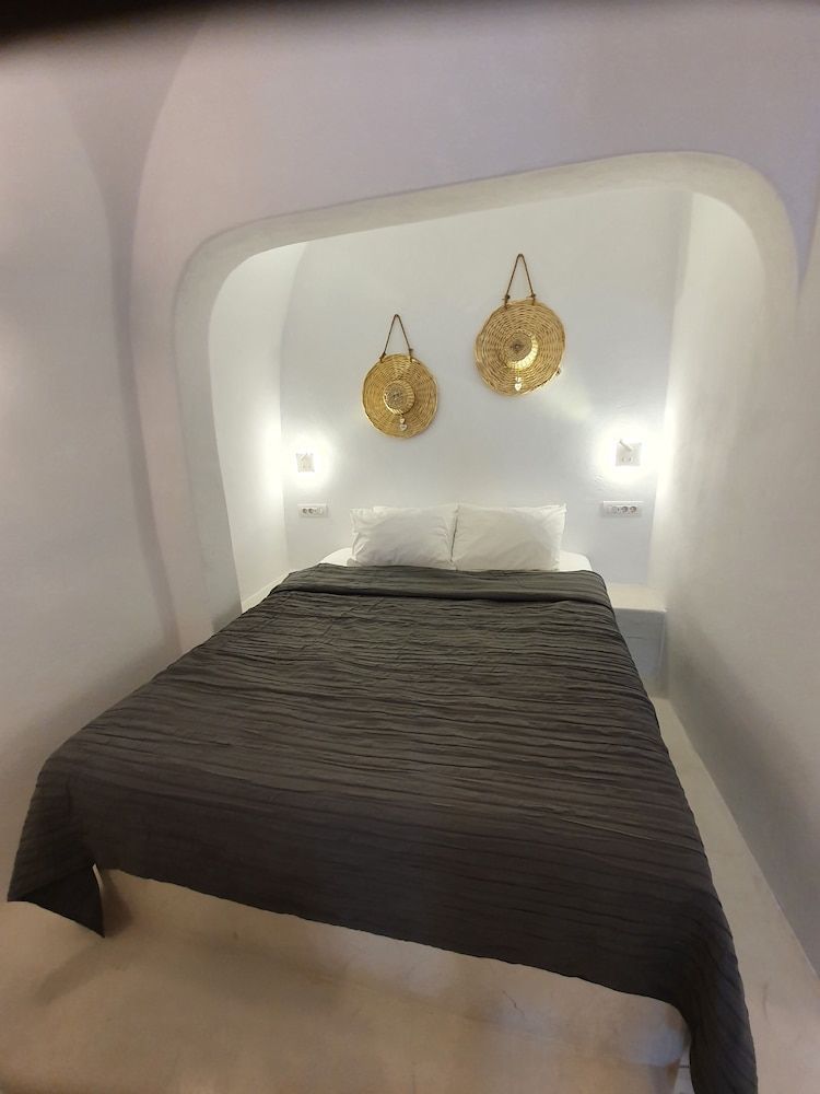 Nefeli Traditional Cave Houses 2