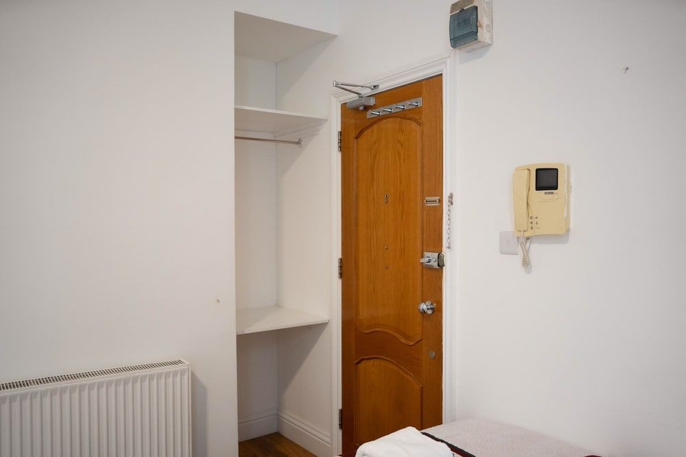 Carlton Residence Sleeps 6 2
