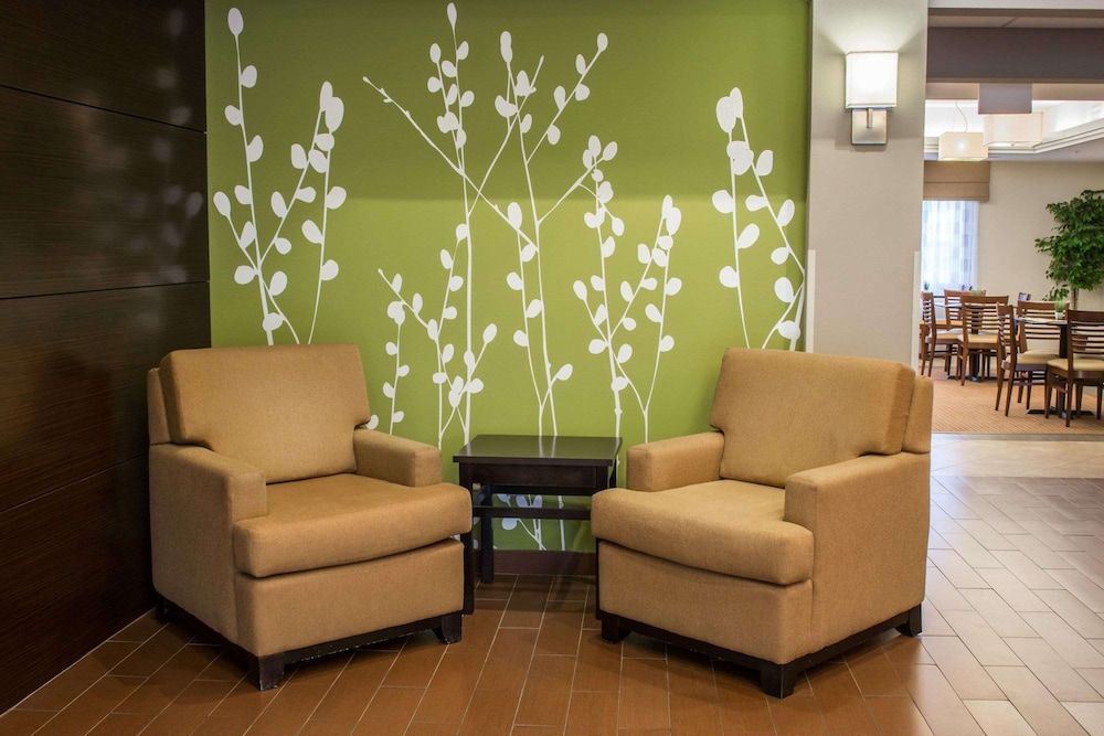 Sleep Inn & Suites Harbour Pointe 2