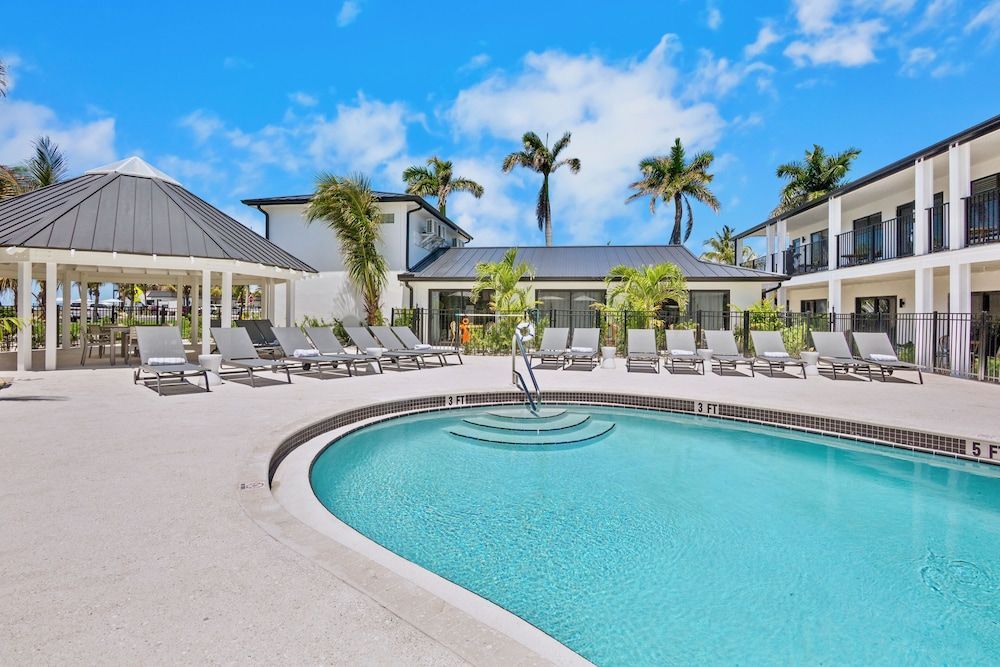 Tropic Isle At Anna Maria Island Inn 1