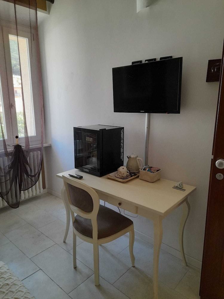 DUETERRE ROOM & HOST 2