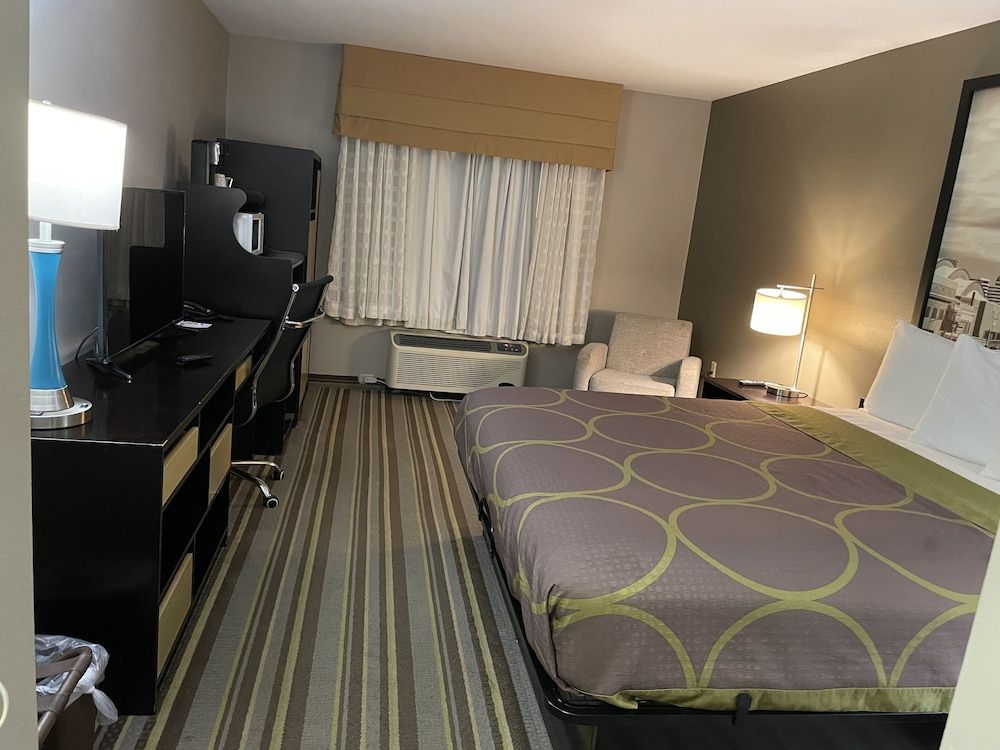 Delavan Inn and Suites 2