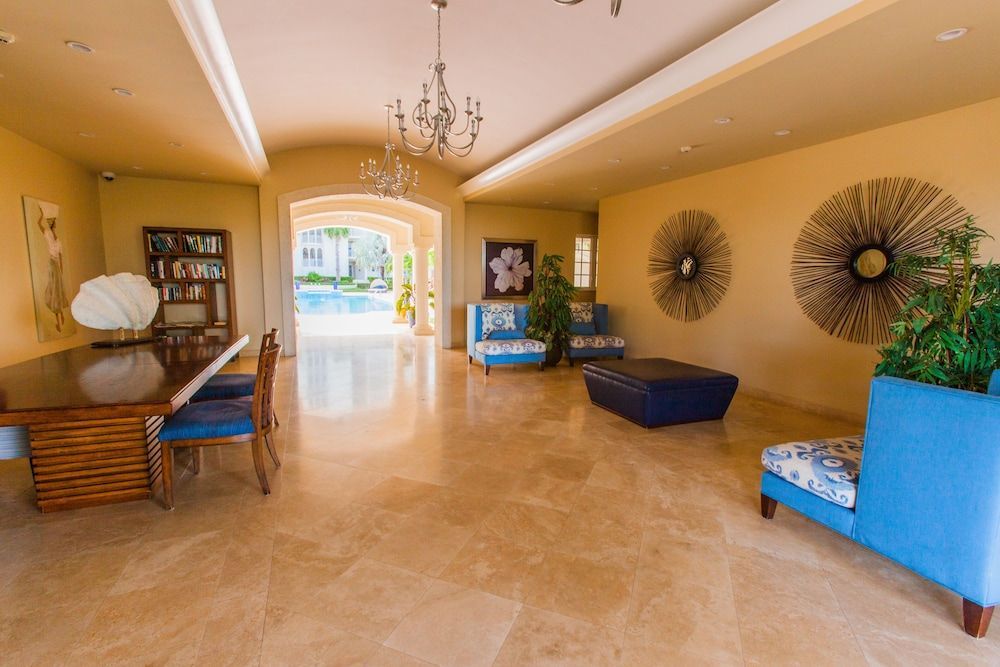 The Venetian on Grace Bay 2