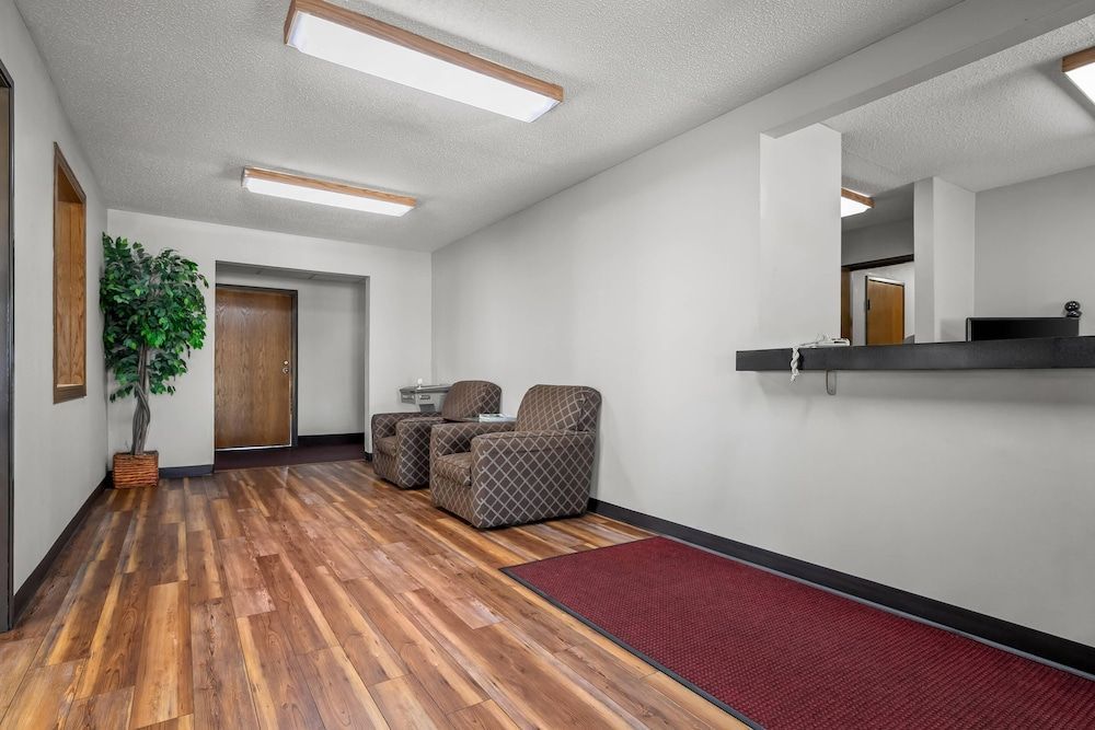 Econo Lodge El Paso, IL 2