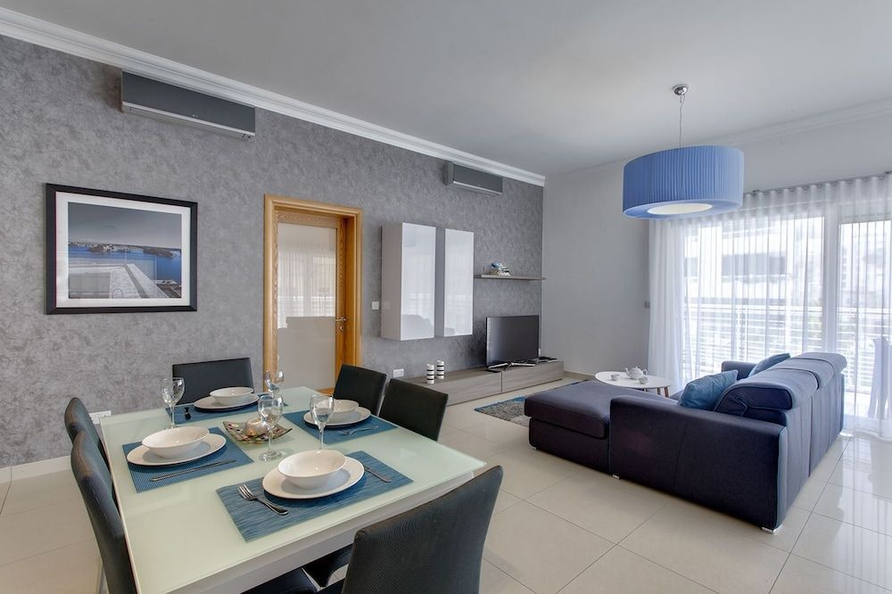 Seaview Apartment In Fort Cambridge, Sliema by Buena Vista 1