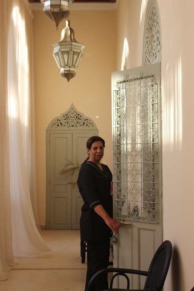Riad Emberiza Sahari 2