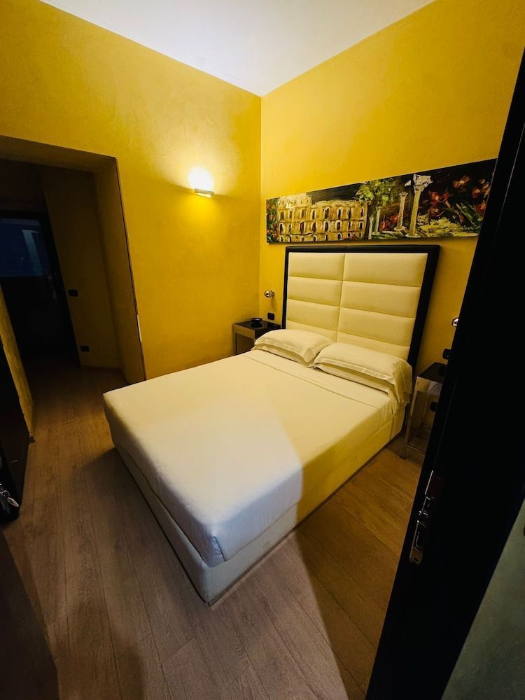 LHP Suite Roma Piazza di Spagna 1
