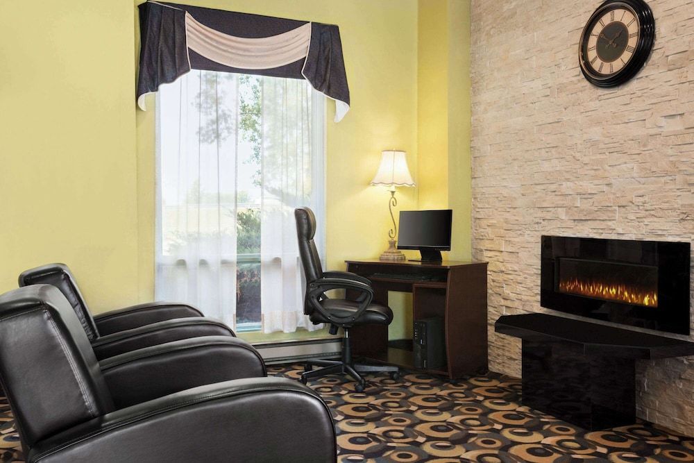 Days Inn by Wyndham Ste. Helene-de-Bagot 2