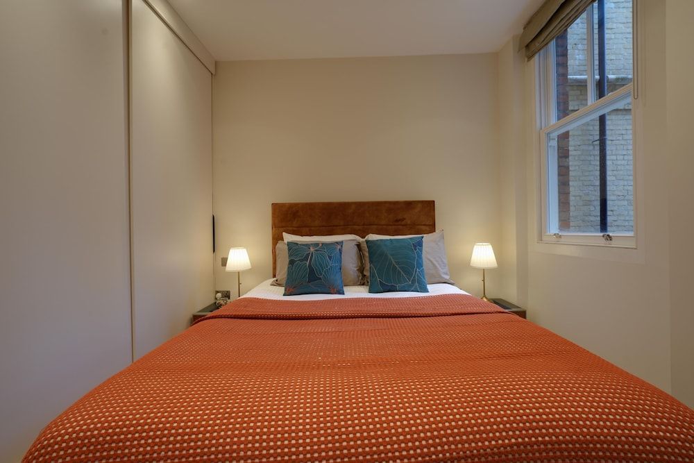 Fitzrovia Stay by Oxford St & Soho 18 Guests 2