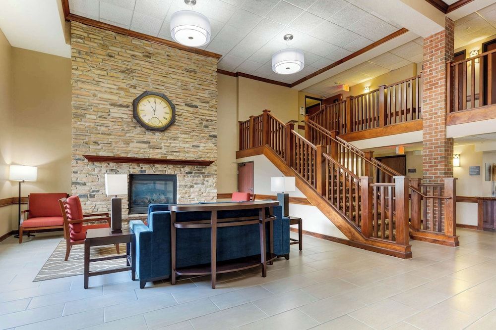 Comfort Inn & Suites Milford 2