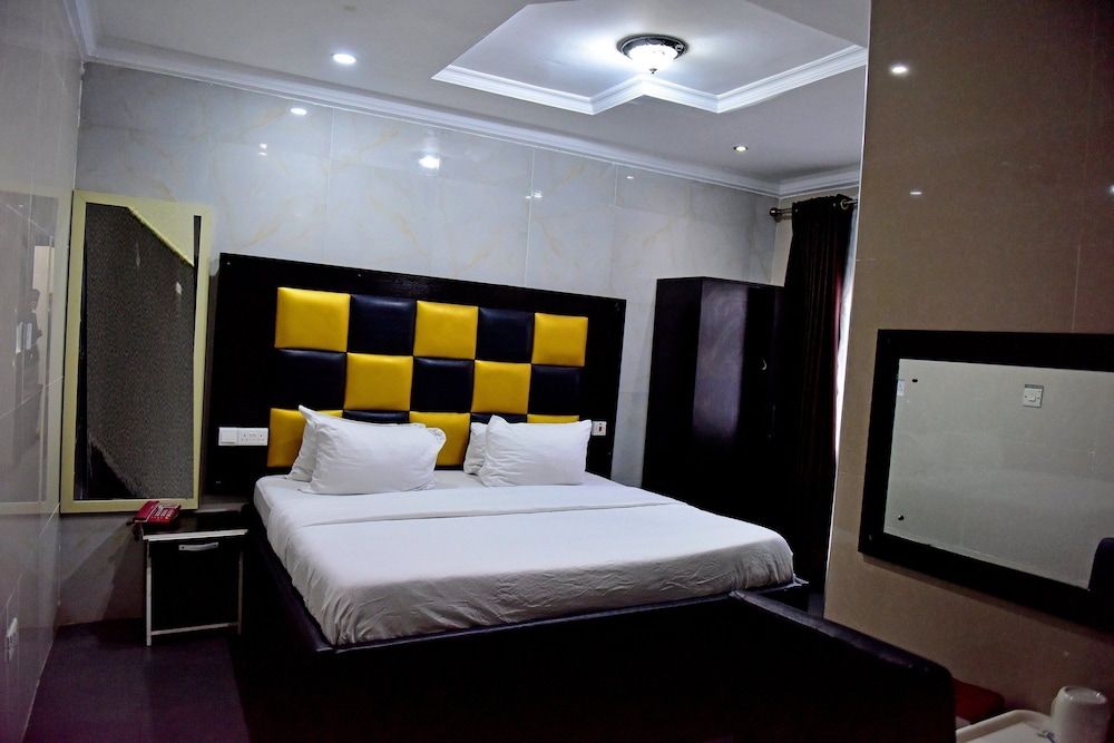 De Heavens Royale Hotel & Towers 1