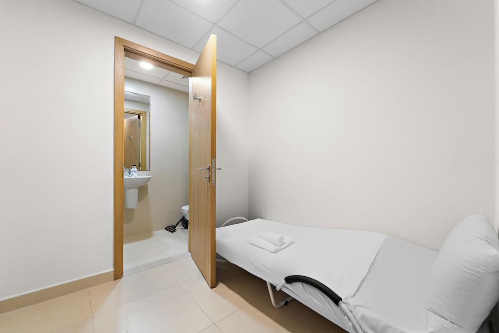 2BR 203 Bellevue Tower 1 2