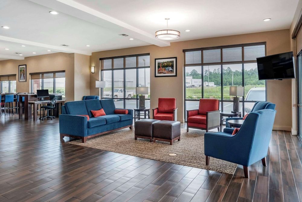 Comfort Suites Pell City near Logan Martin Lake 2