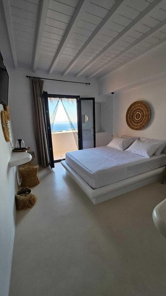 ELLI TROPiCAL LUXURY SUITES SUNSET-INFINITY POOL- SEA SIDE-NEAR CENTER PARKING 1