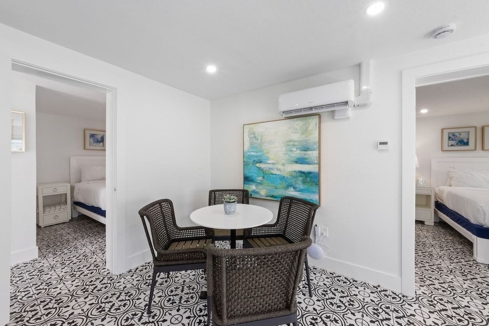 The Retreat at Anna Maria Island Inn 1