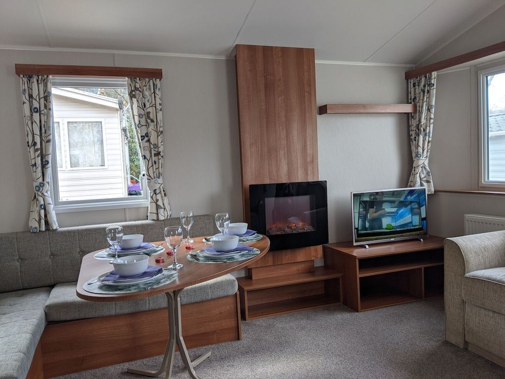 Caravan Nearby Hastings, Coghurst Hall Park 1