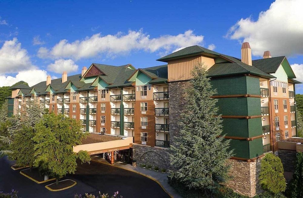 Grand Smokies Resort Lodge Pigeon Forge 1