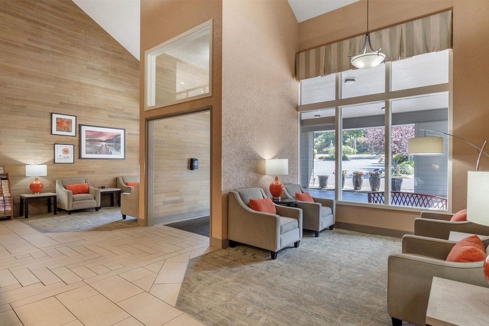 Best Western Plus Oak Harbor Hotel & Conference Center 2