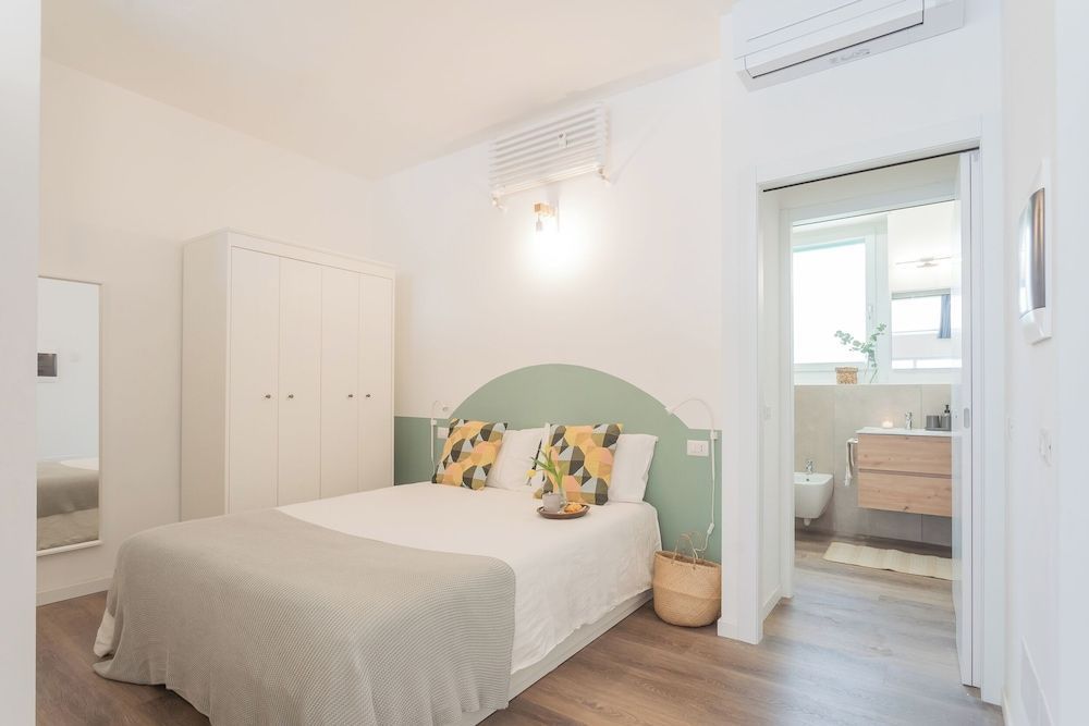 A Step From the Dome Apartment by Rent all Como 1