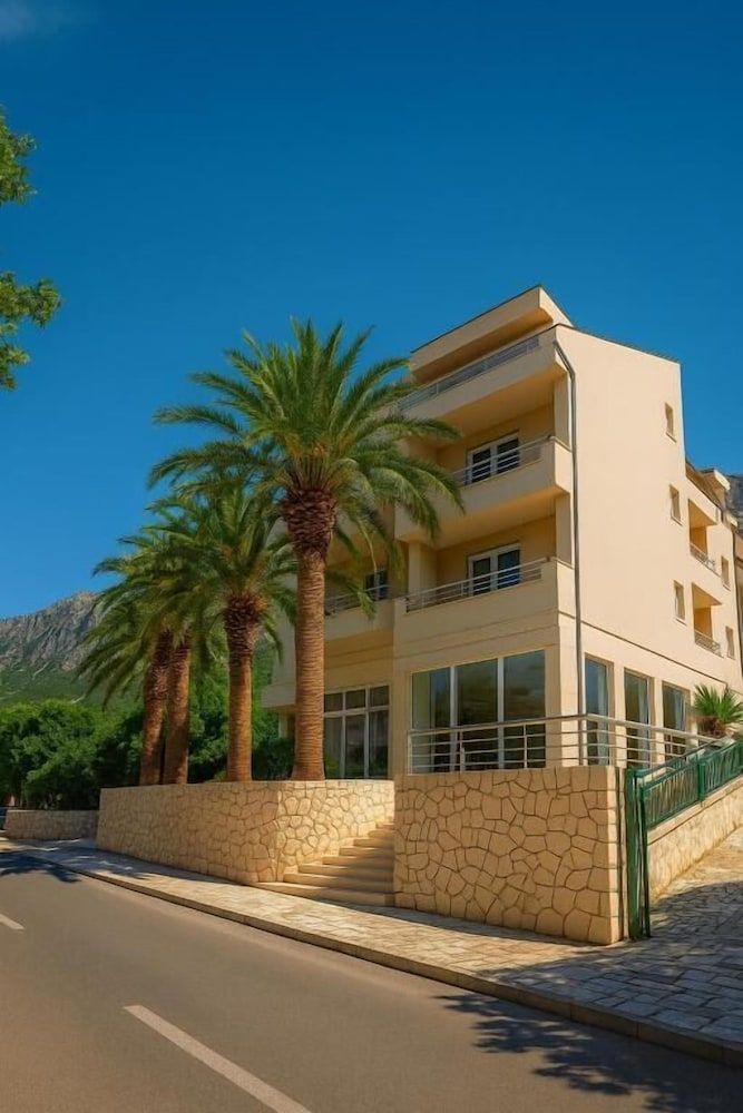 Hotel Neptun Gradac 1