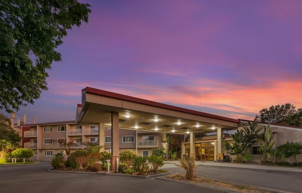 Best Western Plus Garden Court Inn 1