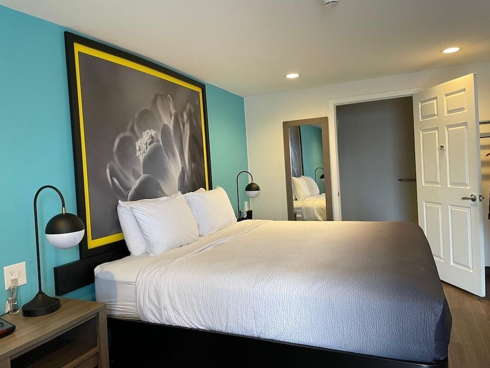 Super 8 by Wyndham Wichita Falls 1