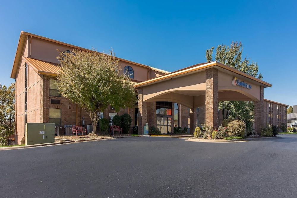 Comfort Inn at Thousand Hills 1