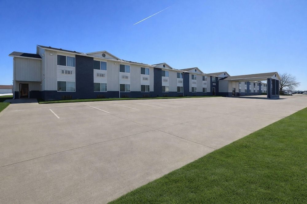 Super 8 by Wyndham Smithville Kansas City 1
