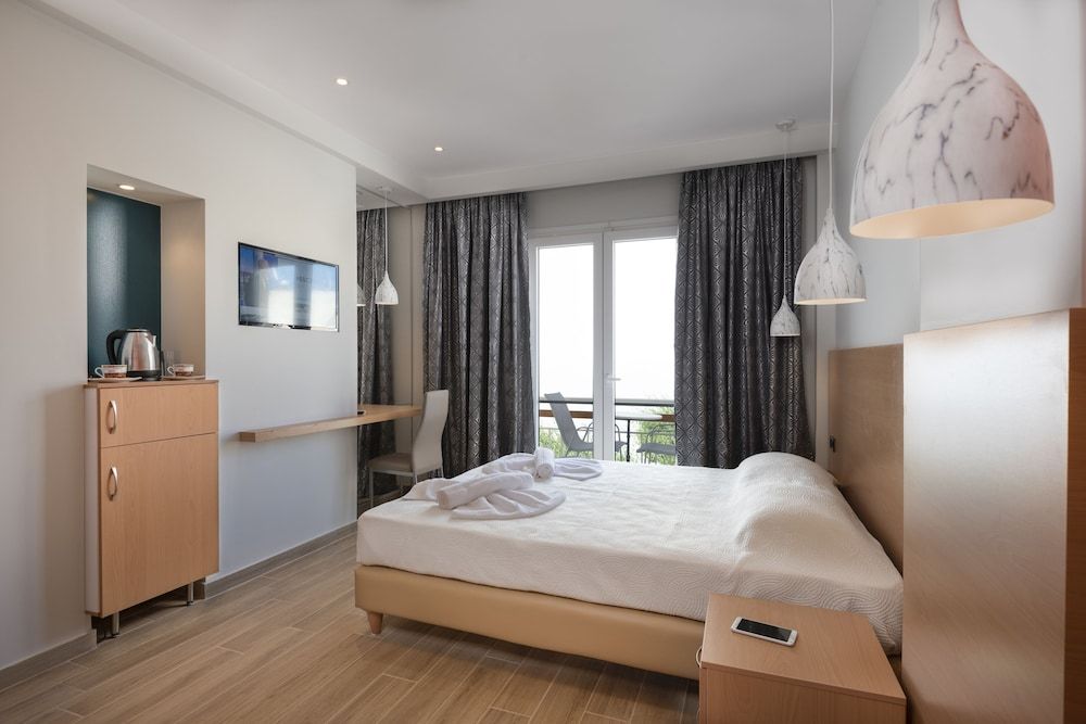 Sonia Hotel & Suites - Adults Only 1